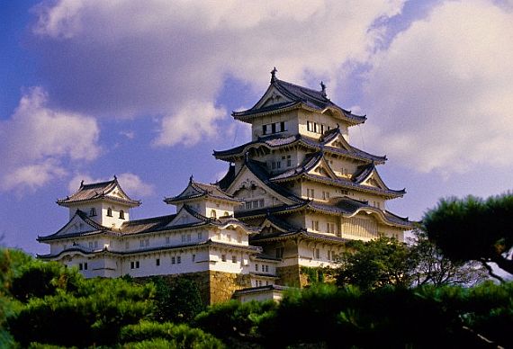 замок белой цапли япония
